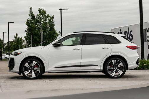 Glacier 2026 Audi SQ5 3.0T Premium Plus