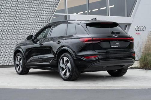 2025 Audi Q6 e-tron Premium Plus quattro