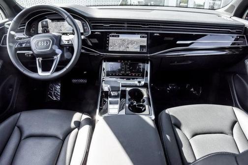 2025 Audi Q7 55 Premium Plus