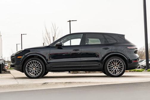 Moonlight Blue Metallic 2021 Porsche Cayenne Cayenne
