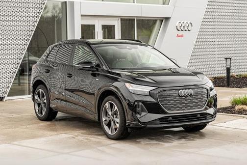 Mythos Black Metallic 2024 Audi Q4 e-tron Prestige 50 quattro