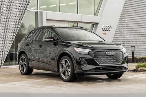 Mythos Black Metallic 2024 Audi Q4 e-tron Prestige 50 quattro