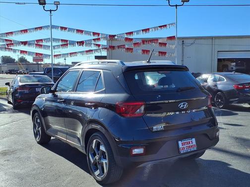 2023 Hyundai VENUE SEL