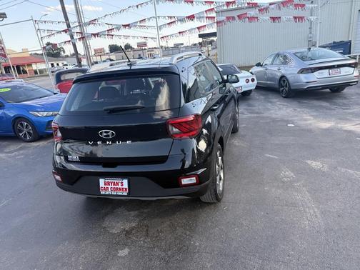 2023 Hyundai VENUE SEL