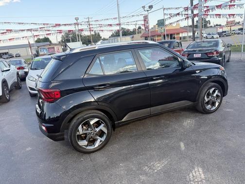 2023 Hyundai VENUE SEL