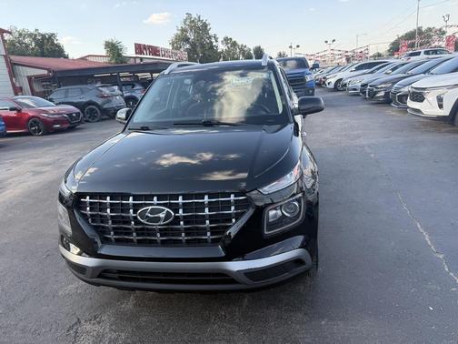 2023 Hyundai VENUE SEL