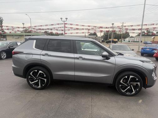 2024 Mitsubishi Outlander SE