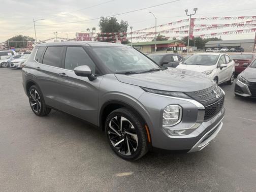 2024 Mitsubishi Outlander SE