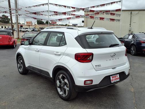 2023 Hyundai VENUE SEL
