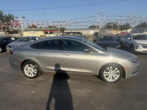 2016 Chrysler 200 Limited