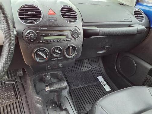 2008 Volkswagen New Beetle S