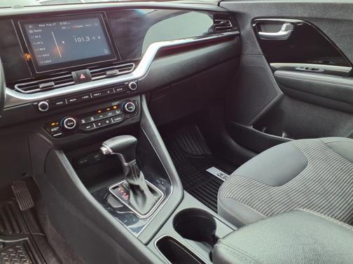 2022 Kia Niro LXS