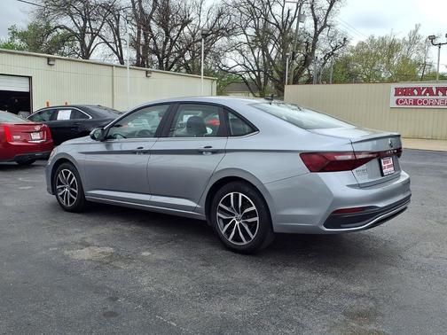 Deep Black Pearl 2025 Volkswagen Jetta 1.5T SE