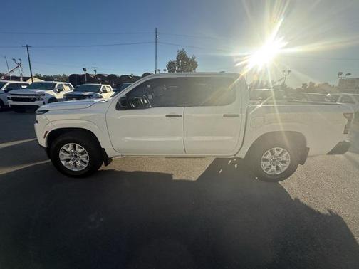 2022 Nissan Frontier S