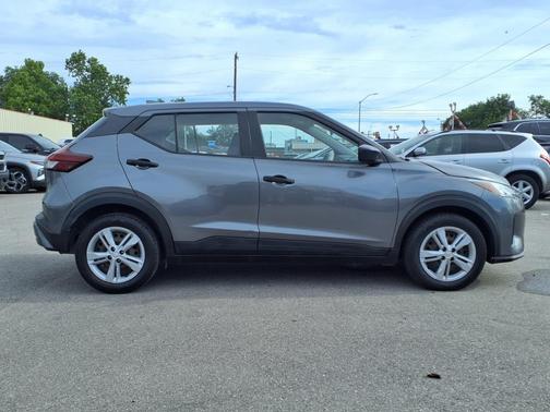 2022 Nissan Kicks S