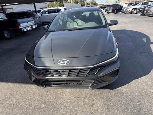 2024 Hyundai ELANTRA SE