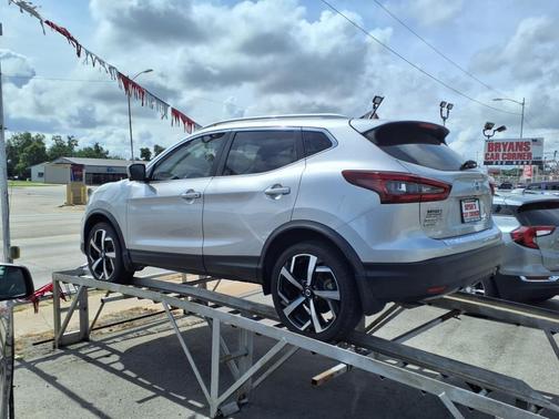 2022 Nissan Rogue Sport SL