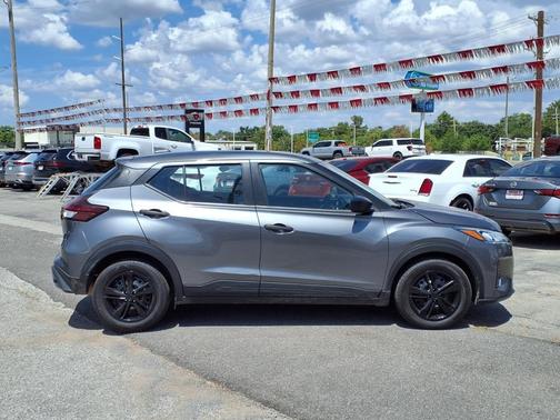 2022 Nissan Kicks SV