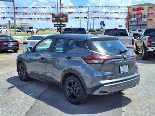 2022 Nissan Kicks SV