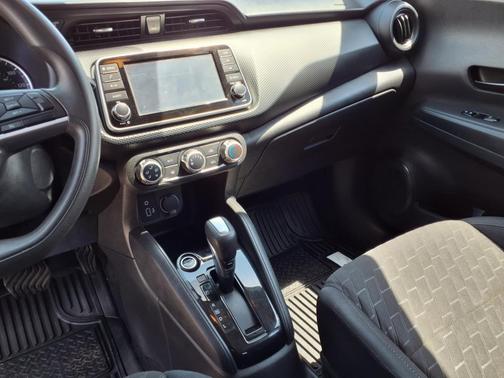 2022 Nissan Kicks SV