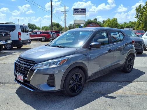 2022 Nissan Kicks SV