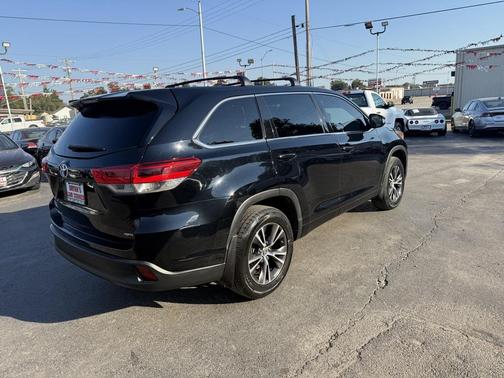 2017 Toyota Highlander LE