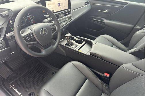 2025 Lexus ES 300h Base