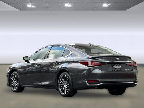 2025 Lexus ES 300h Base