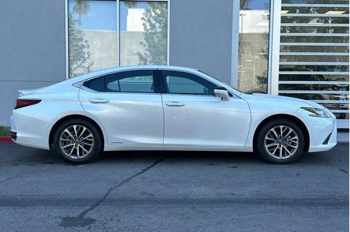 2022 Lexus ES 300h Base