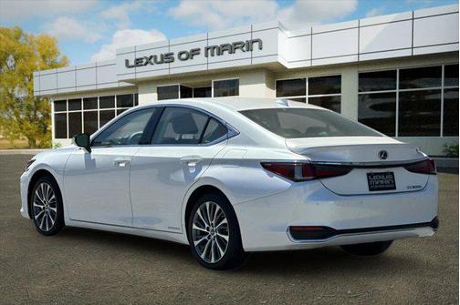 2021 Lexus ES 300h Base