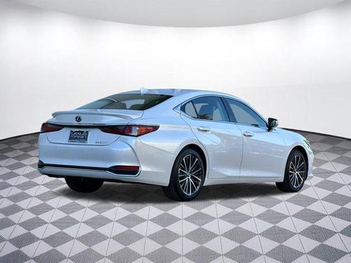 2025 Lexus ES 300h Base