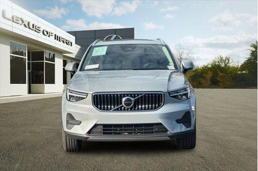 2024 Volvo XC40 B5 Core Bright Theme