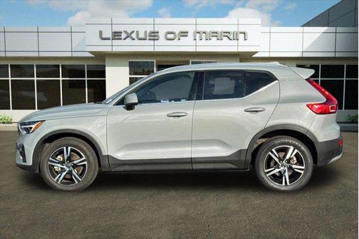 2024 Volvo XC40 B5 Core Bright Theme