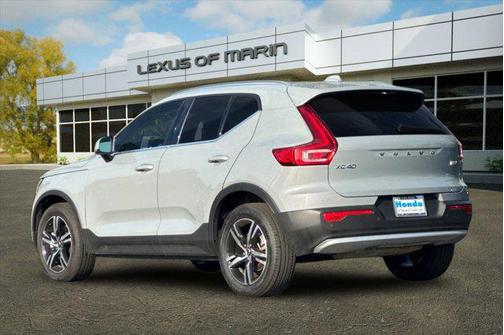 2024 Volvo XC40 B5 Core Bright Theme