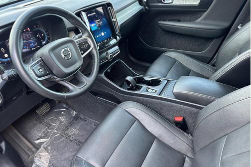 2024 Volvo XC40 B5 Core Bright Theme
