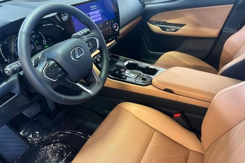 Nori Green Pearl 2026 Lexus NX 450h+ Luxury