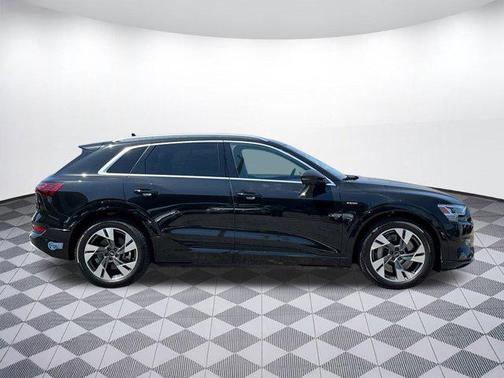 2021 Audi e-tron Premium Plus