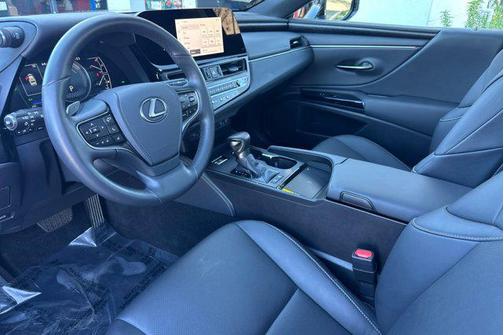 2025 Lexus ES 300h Base