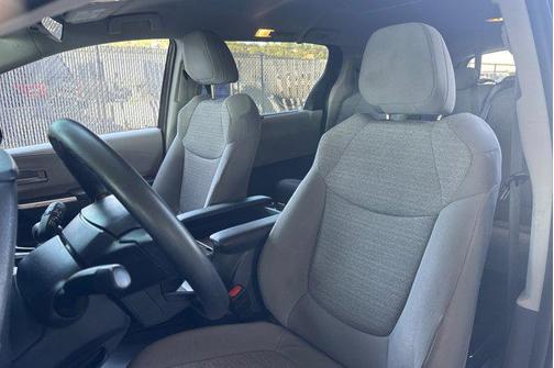 2022 Toyota Sienna LE