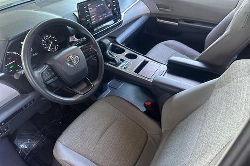 2022 Toyota Sienna LE