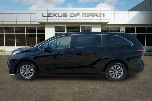 2022 Toyota Sienna LE