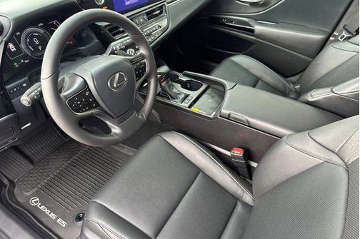 2025 Lexus ES 300h Base