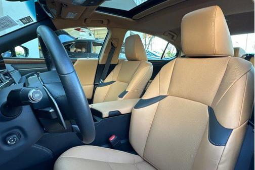 2025 Lexus ES 300h Base