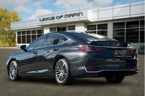 2025 Lexus ES 300h Base