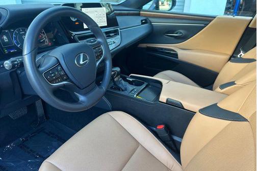2025 Lexus ES 300h Base