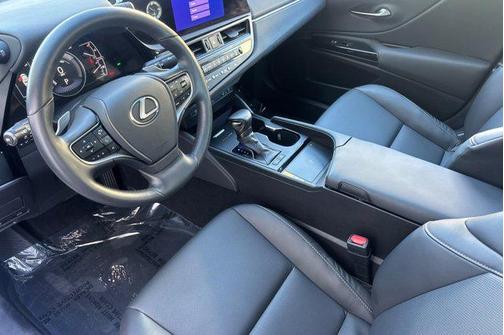 2025 Lexus ES 300h Base