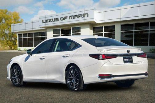 2025 Lexus ES 300h Base