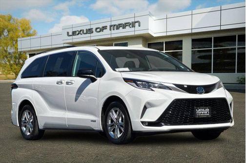 2021 Toyota Sienna XSE 7 Passenger
