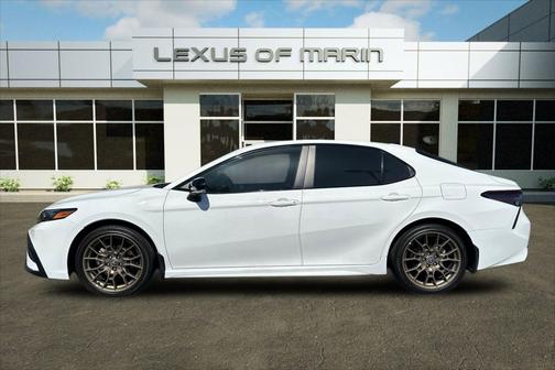 Ice Cap 2023 Toyota Camry SE