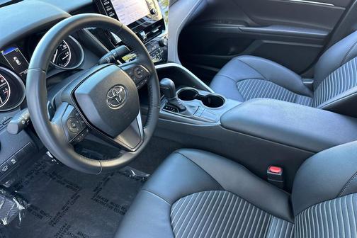 Ice Cap 2023 Toyota Camry SE